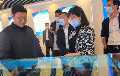 市政協(xié)副主席、市工商聯(lián)主席唐世云到寶泰隆走訪調(diào)研