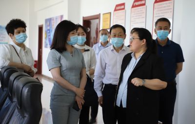 市政協(xié)副主席，市工商聯(lián)主席唐世云蒞臨寶泰隆開展石墨烯新材料專題調(diào)研座談